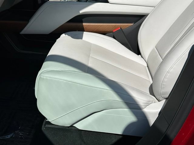 Used 2026 Cadillac Vistiq Luxury w/ LPO, Floor Liner Package AWD/4WD image 25