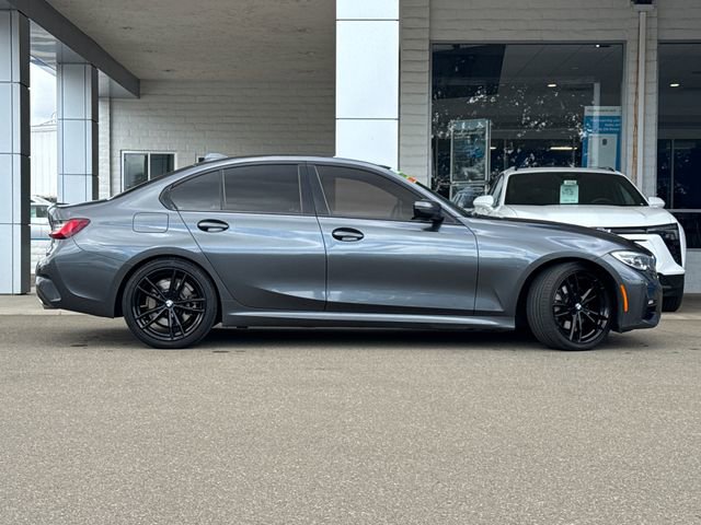 Used 2022 BMW 330i Sedan w/ M Sport Package RWD image 2