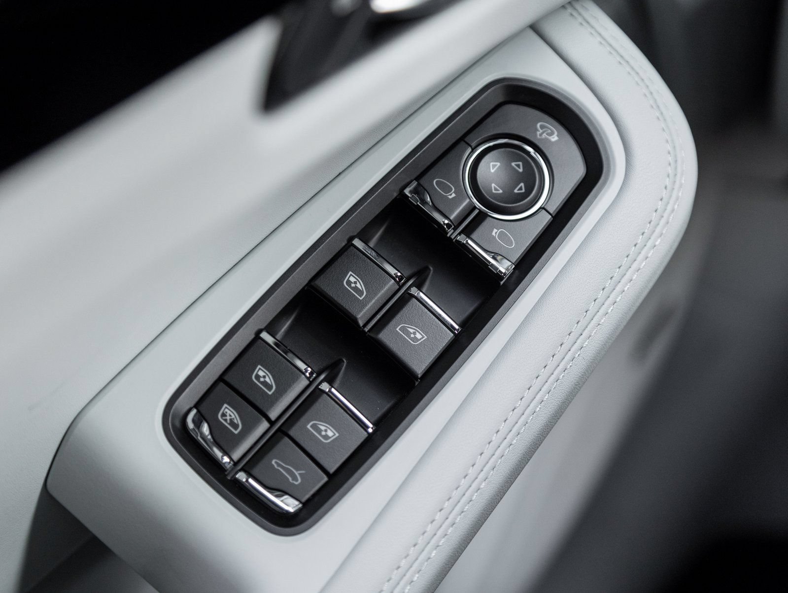 Certified 2026 Porsche Macan S AWD/4WD image 19