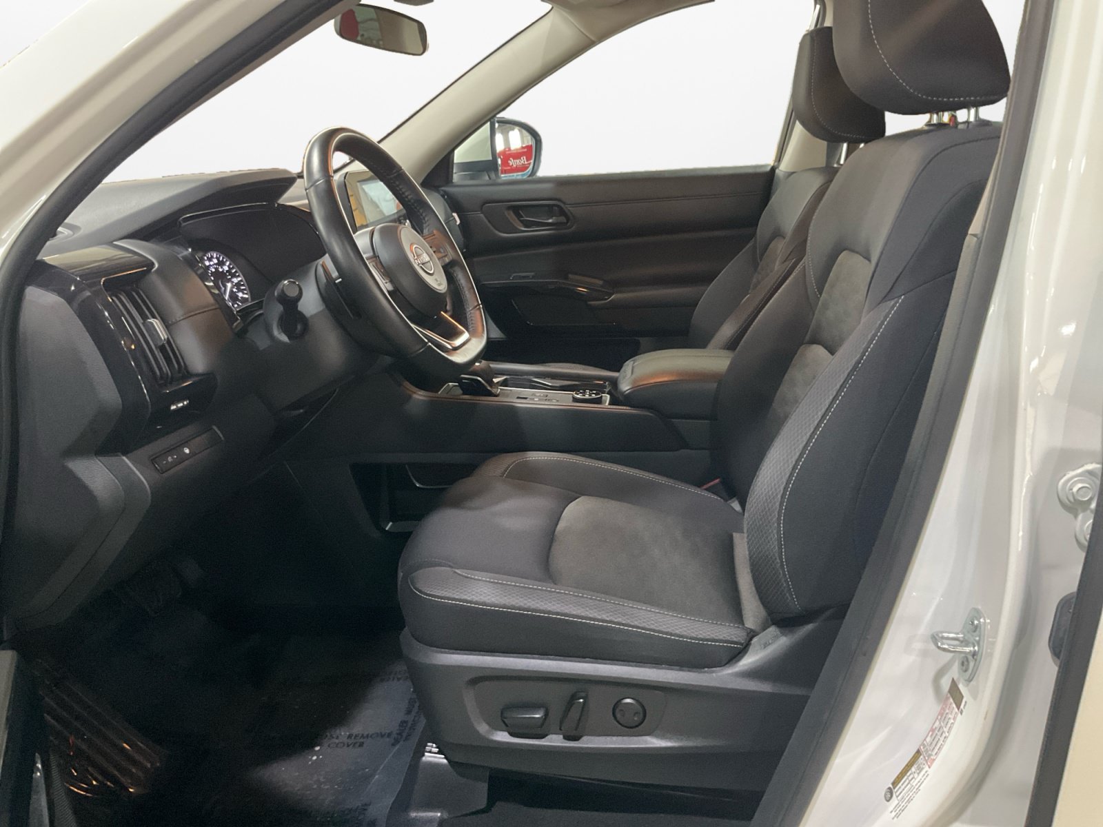 Used 2024 Nissan Pathfinder SV AWD/4WD image 10