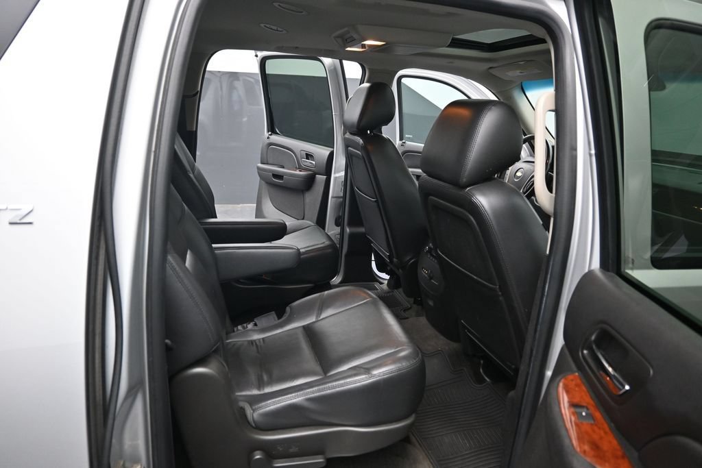 Used 2014 Chevrolet Suburban LTZ AWD/4WD image 34
