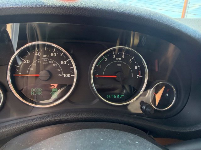 Used 2015 Jeep Wrangler Unlimited Sahara w/ Connectivity Group AWD/4WD image 9