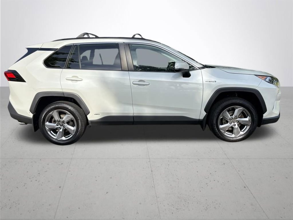 Used 2021 Toyota RAV4 XLE Premium AWD/4WD image 5