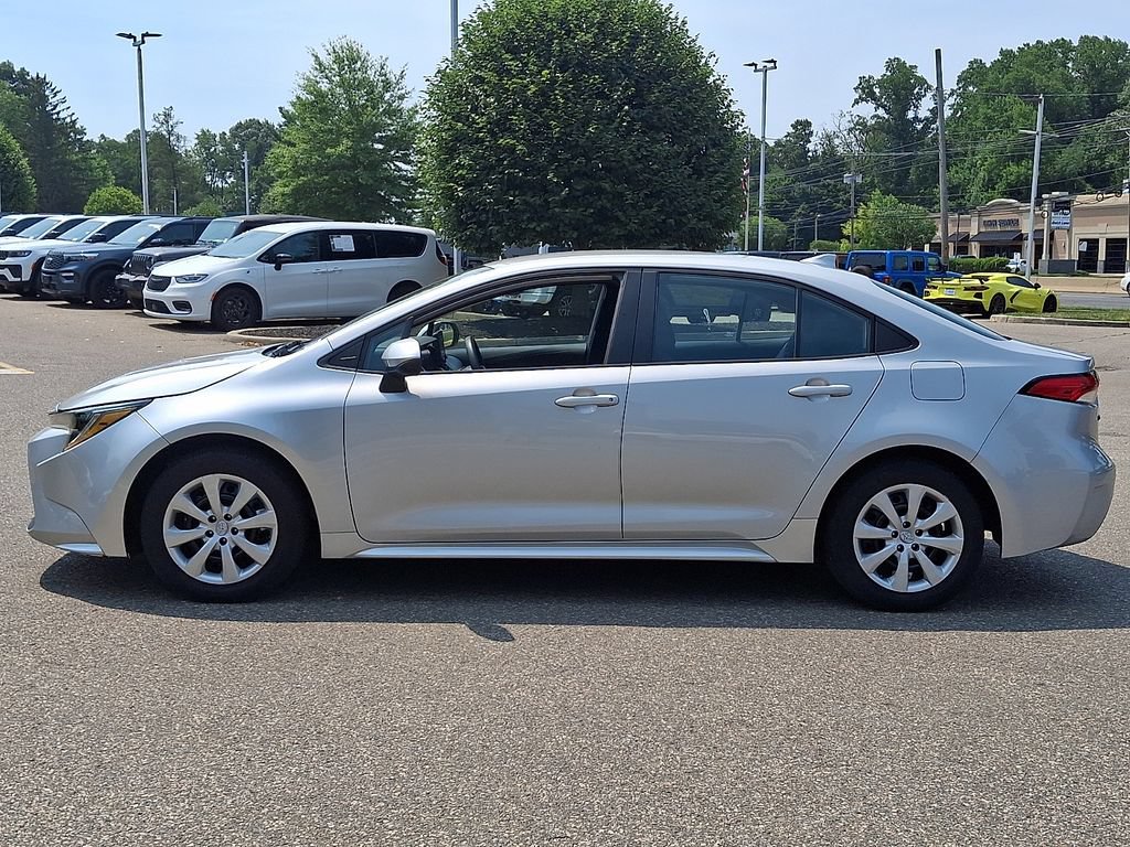 Used 2022 Toyota Corolla LE FWD image 5