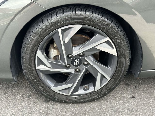 Used 2025 Hyundai Elantra Limited FWD image 13