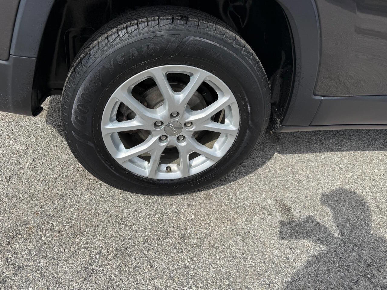 Used 2015 Jeep Cherokee Latitude w/ Comfort/Convenience Group image 6