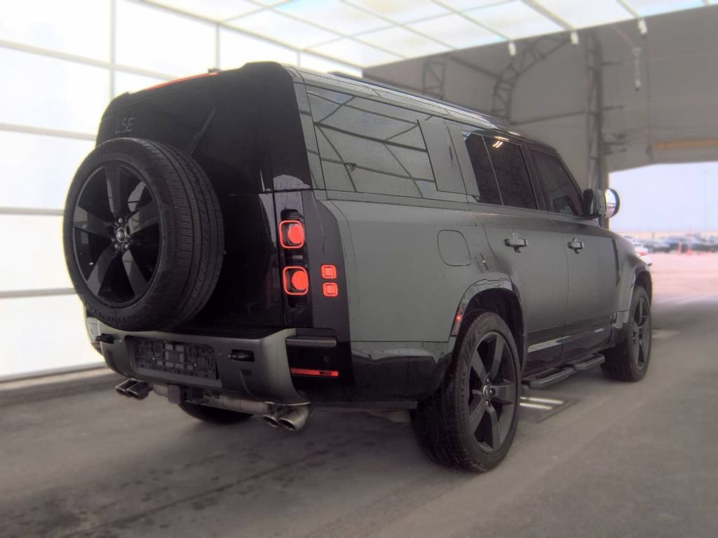 Used 2025 Land Rover Defender 130 V8 AWD/4WD image 3