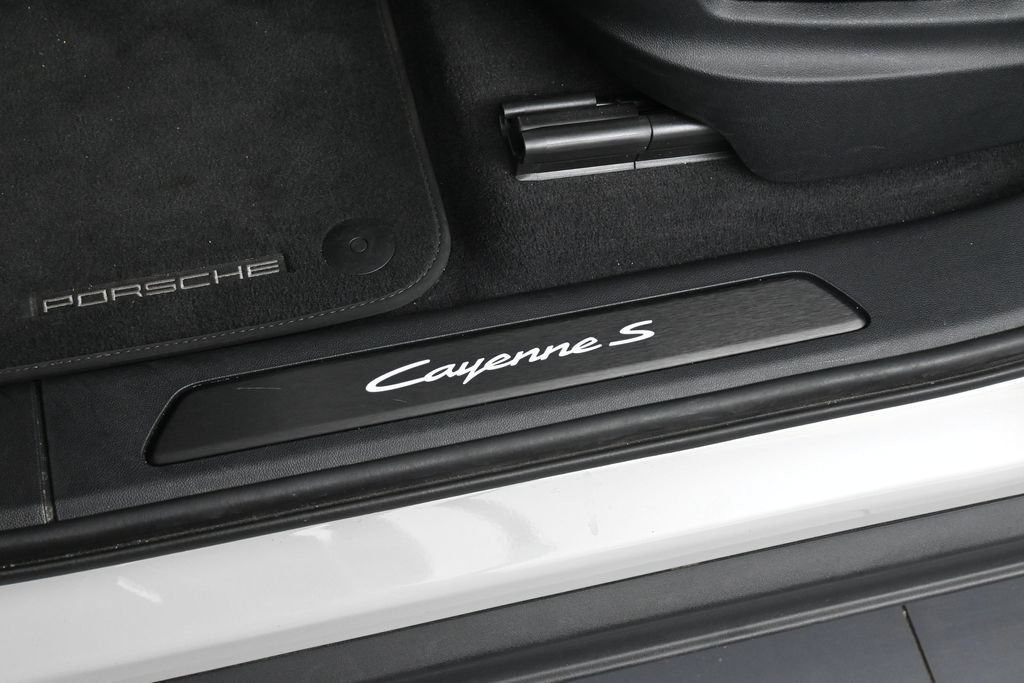 Certified 2025 Porsche Cayenne S AWD/4WD image 16