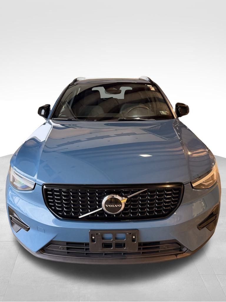 Used 2024 Volvo XC40 B5 Core image 8