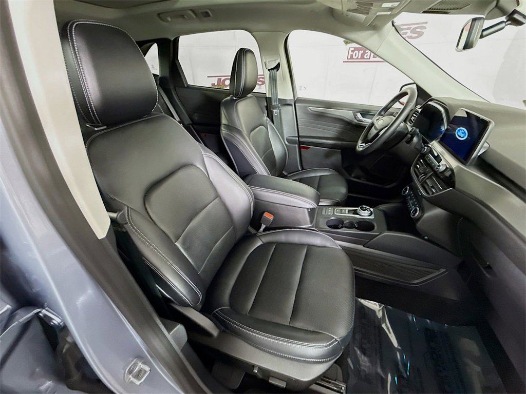 Used 2022 Ford Escape Titanium w/ Class II Trailer Tow Package image 32