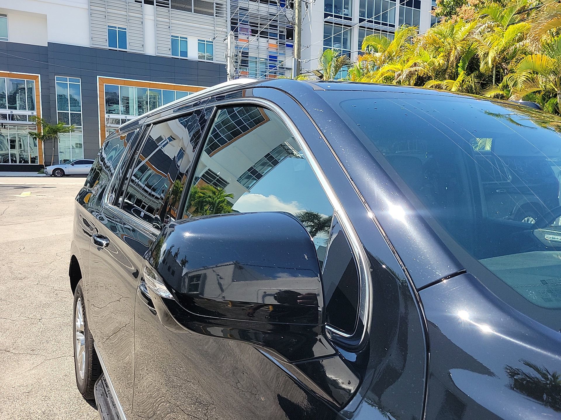 Used 2025 GMC Yukon XL Denali image 9