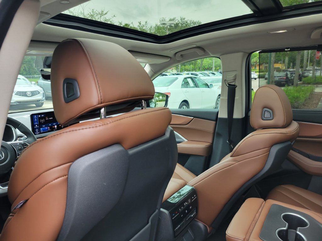 Used 2025 Acura MDX w/ Technology Package FWD image 11