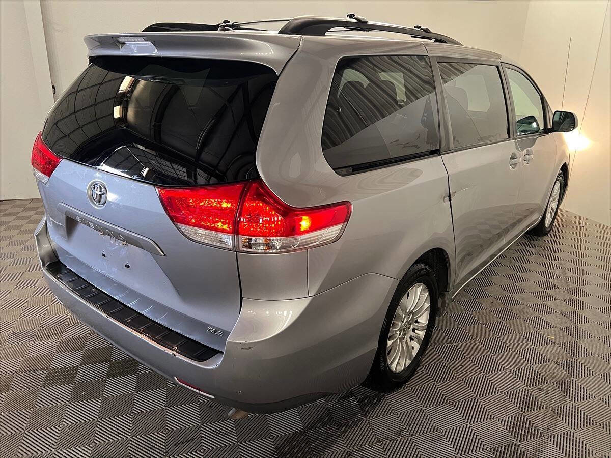 Used 2013 Toyota Sienna XLE image 5
