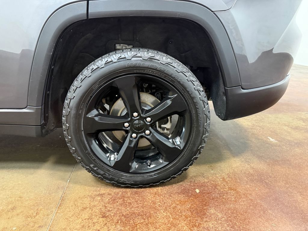 Used 2022 Jeep Grand Cherokee Altitude AWD/4WD image 85