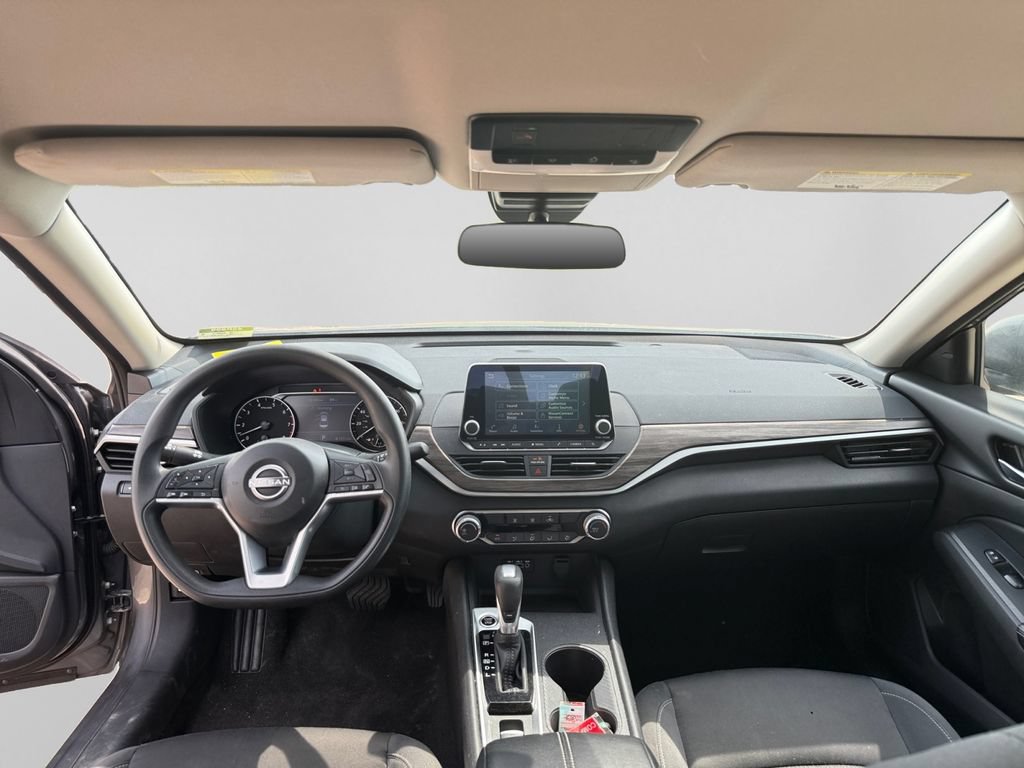 Used 2025 Nissan Altima 2.5 SV AWD/4WD image 23