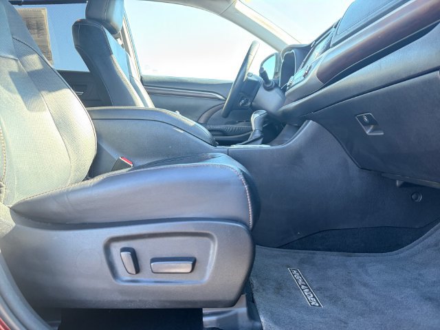 Used 2014 Toyota Highlander Limited w/ Driver Technology Package AWD/4WD image 19