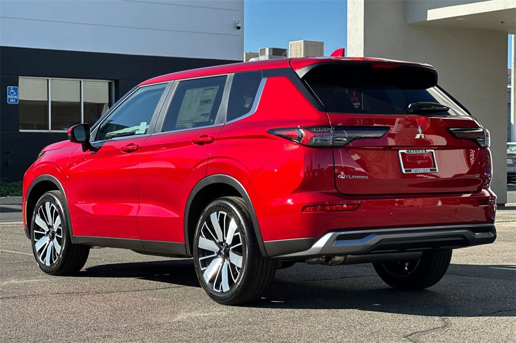 New 2025 Mitsubishi Outlander SE image 7