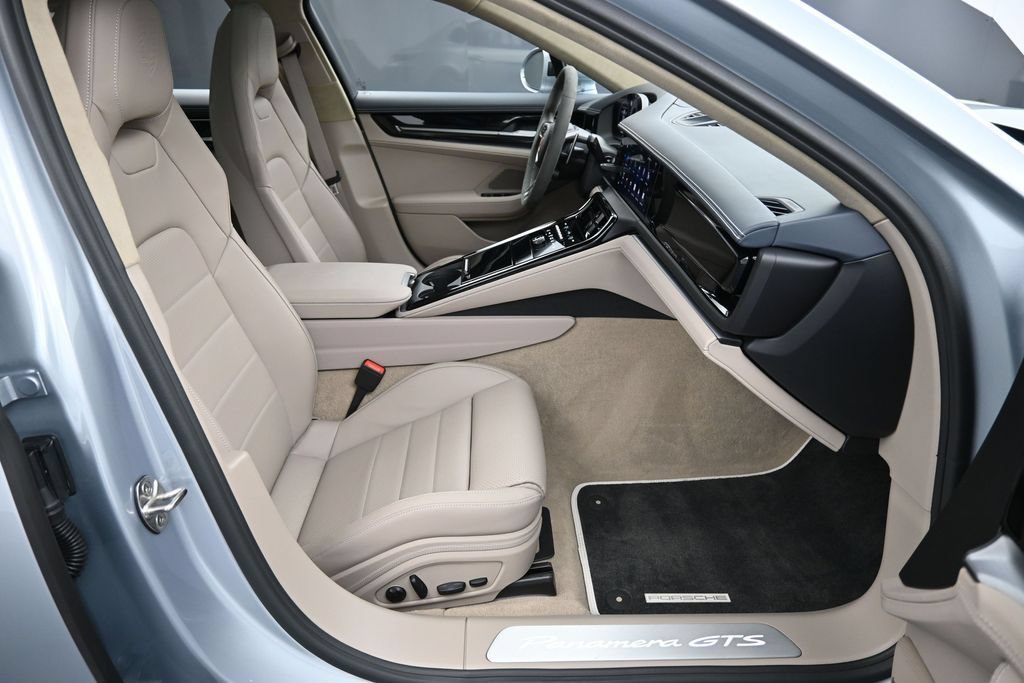Certified 2026 Porsche Panamera GTS AWD/4WD image 31