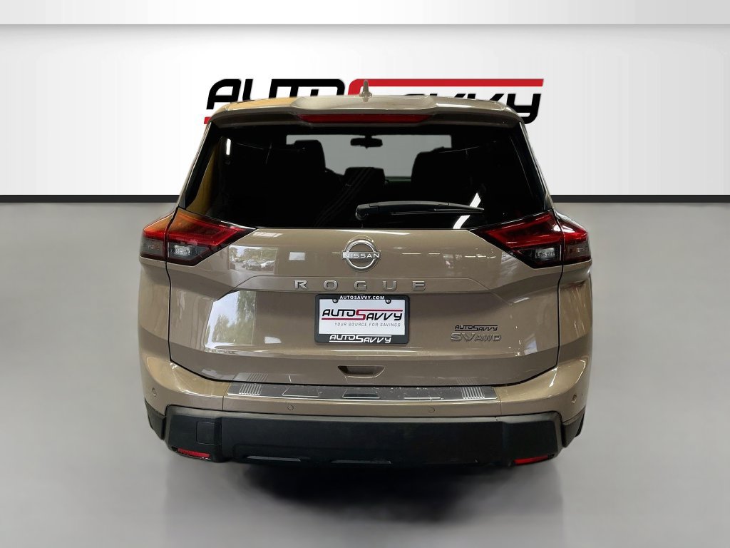 Used 2024 Nissan Rogue SV AWD/4WD image 6
