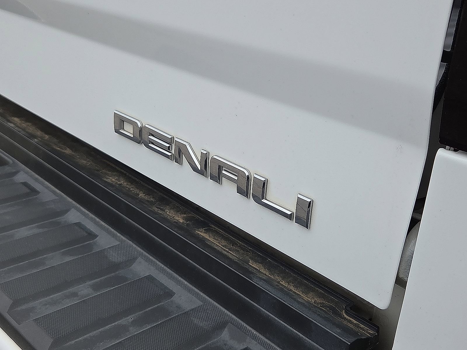 Used 2019 GMC Sierra 2500 Denali w/ Duramax Plus Package AWD/4WD image 8