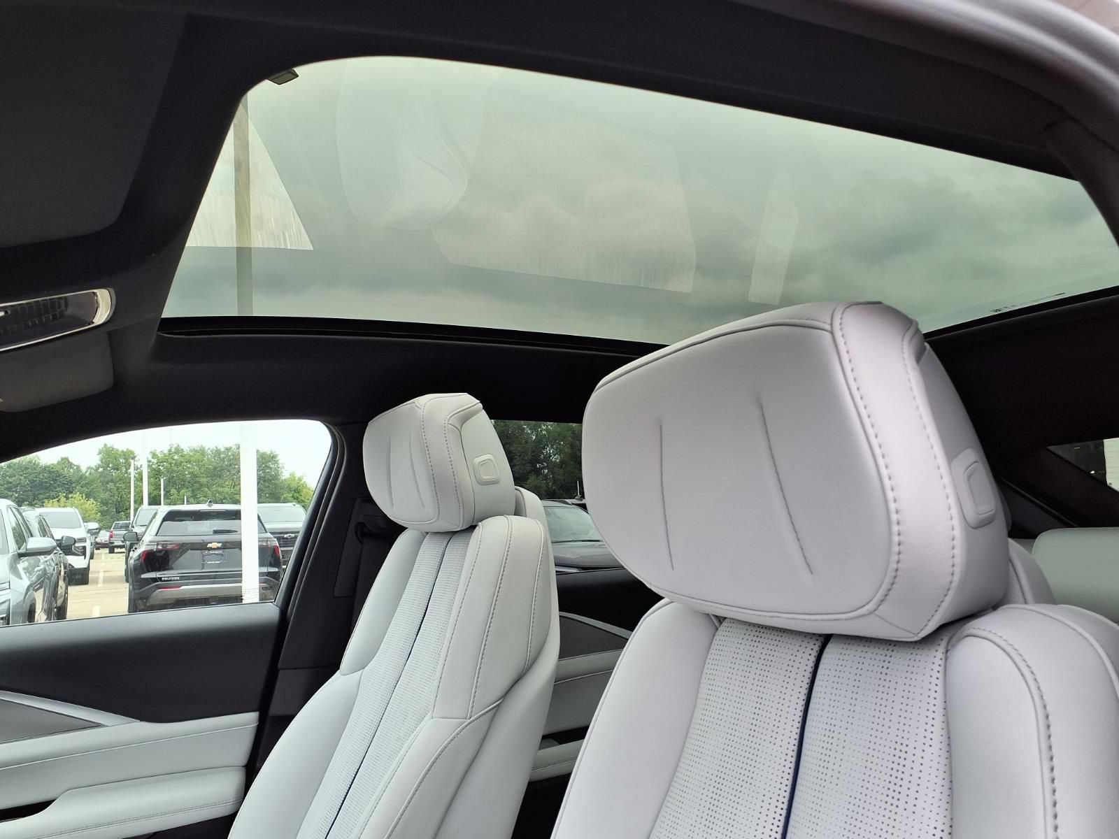 New 2027 Cadillac Lyriq Sport w/ LPO, Floor Liner Package AWD/4WD image 13