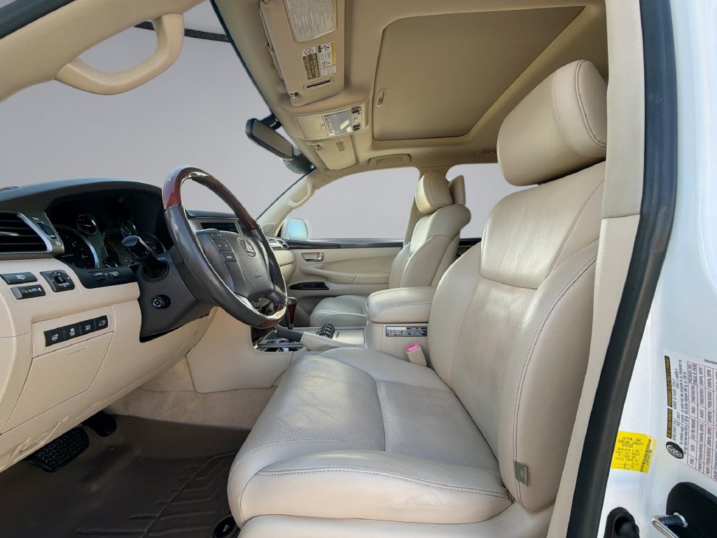 Used 2015 Lexus LX 570 4WD image 30