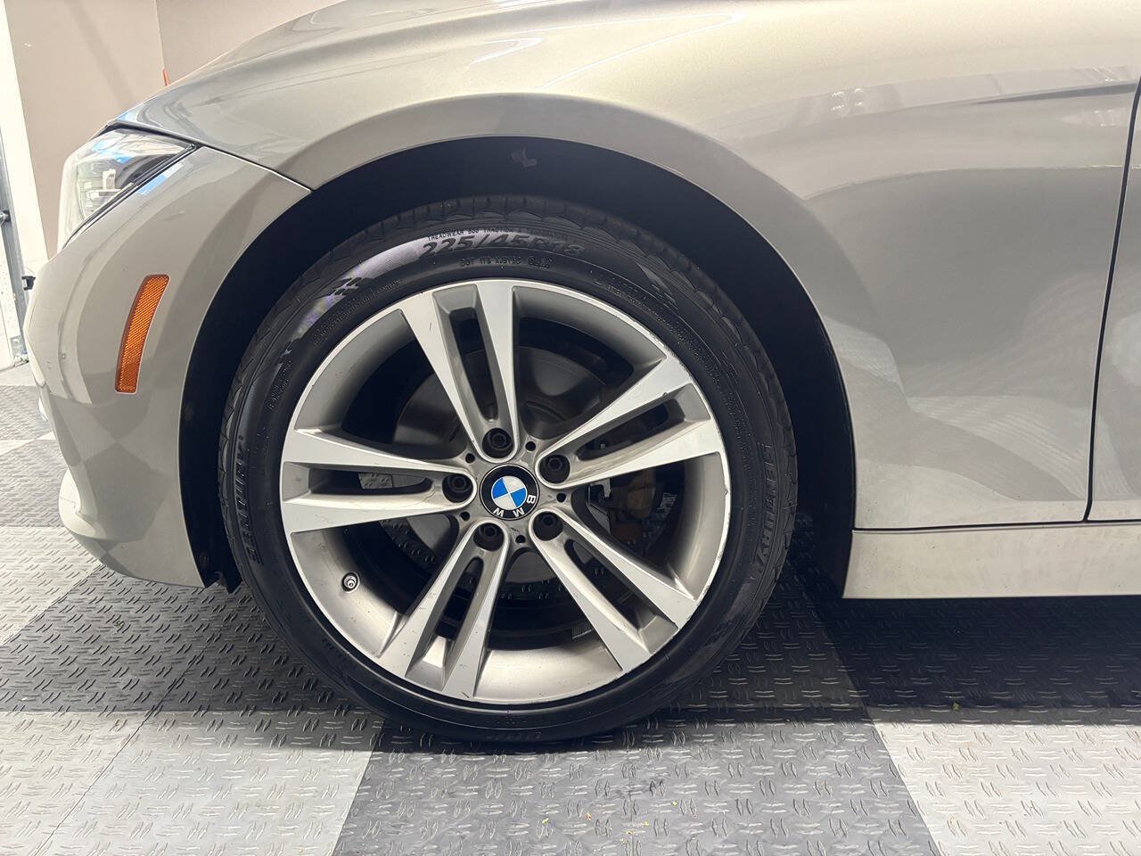 Used 2018 BMW 330i xDrive Sedan AWD/4WD image 12