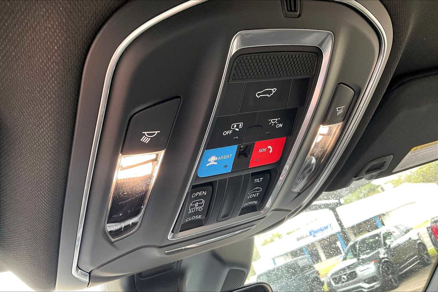 New 2025 Jeep Grand Cherokee Laredo X w/ Luxury Tech Group I image 17