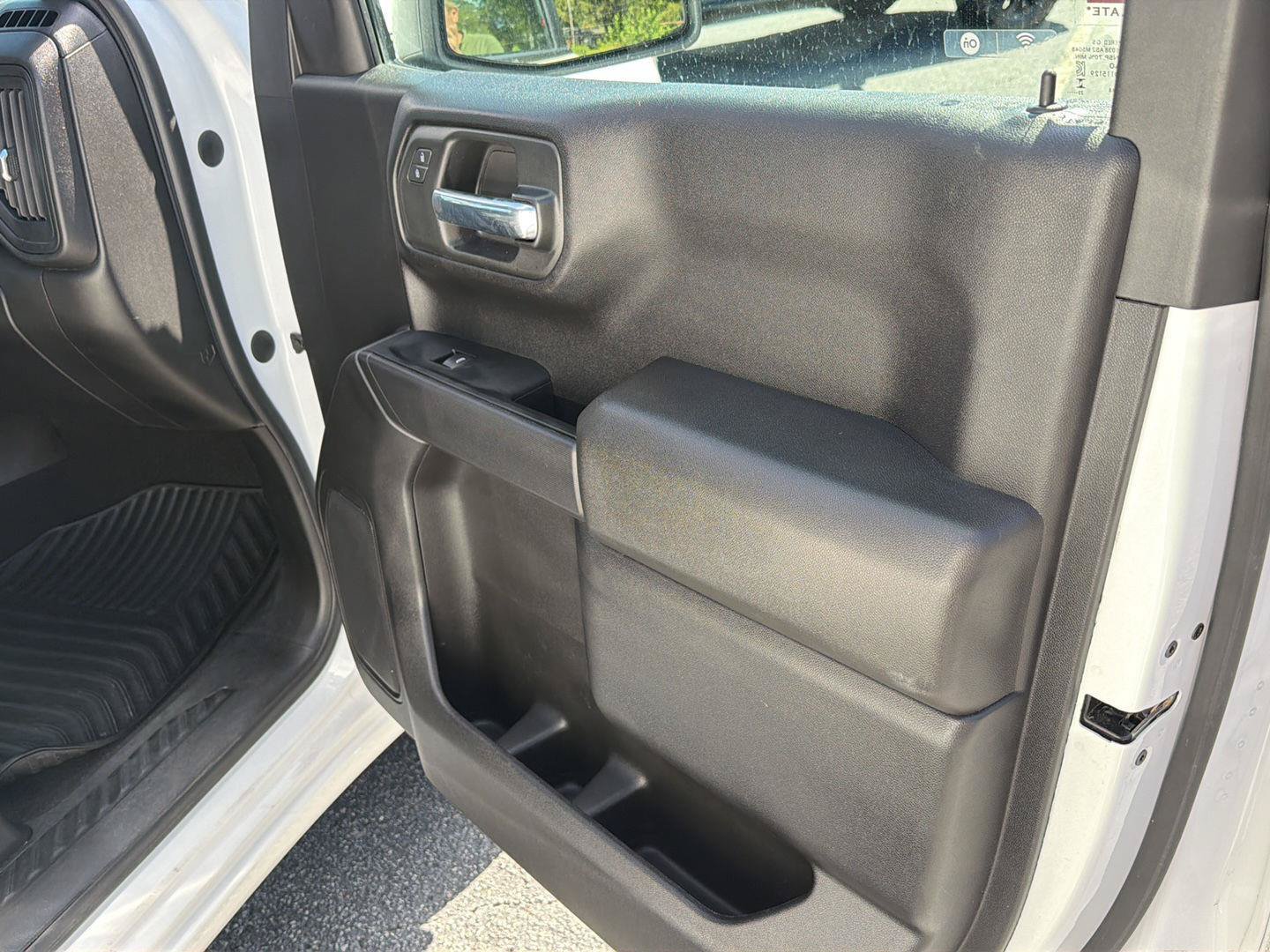 Used 2024 Chevrolet Silverado 1500 Custom w/ Turbomax Blackout Package AWD/4WD image 14
