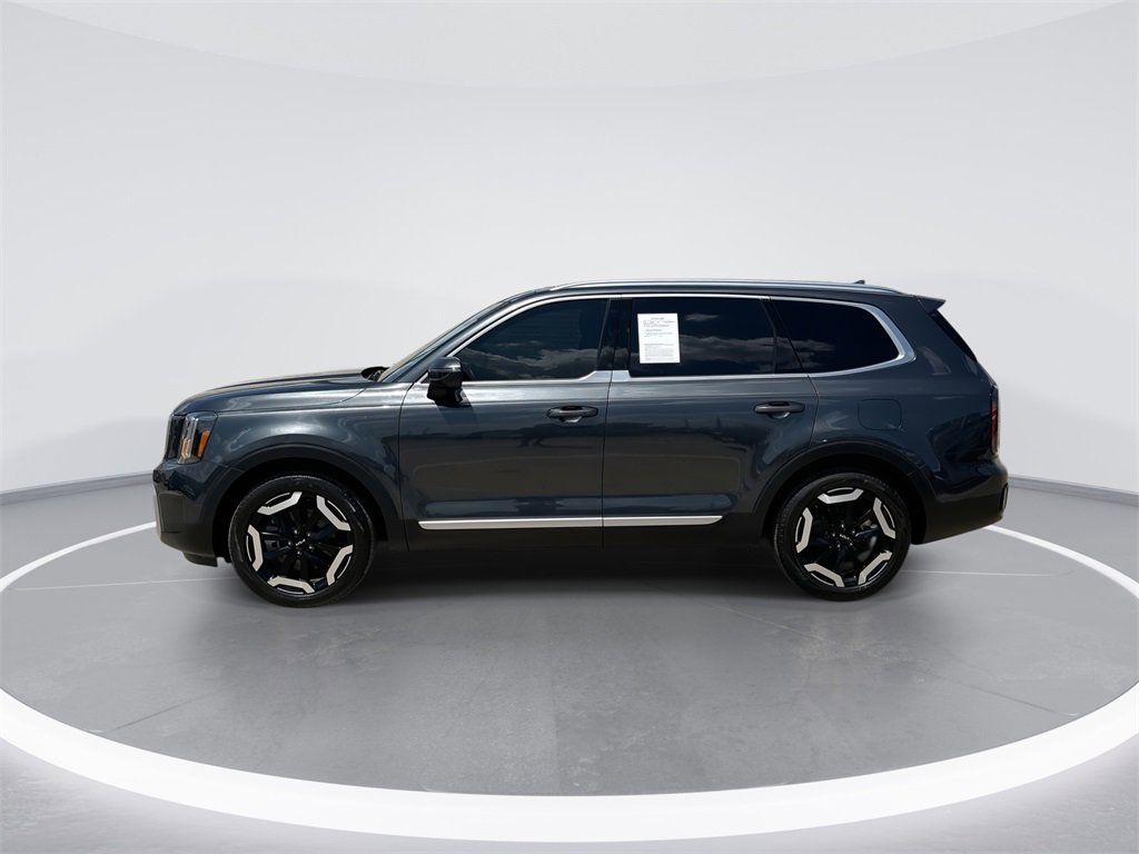 Used 2024 Kia Telluride EX w/ EX Captain's Chair Package image 5