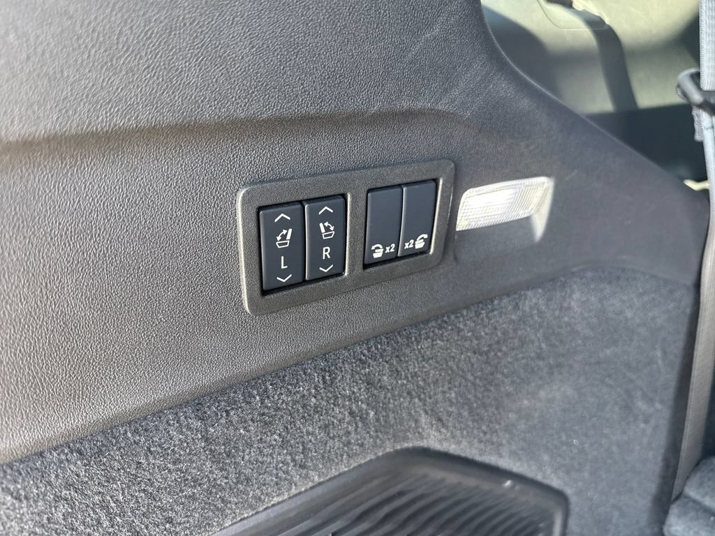 Used 2026 Cadillac Escalade IQL Sport 1 AWD/4WD image 32