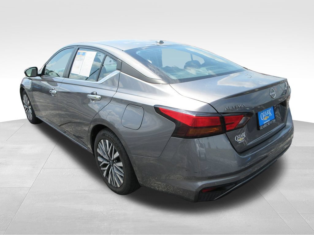 Used 2024 Nissan Altima 2.5 SV FWD image 3