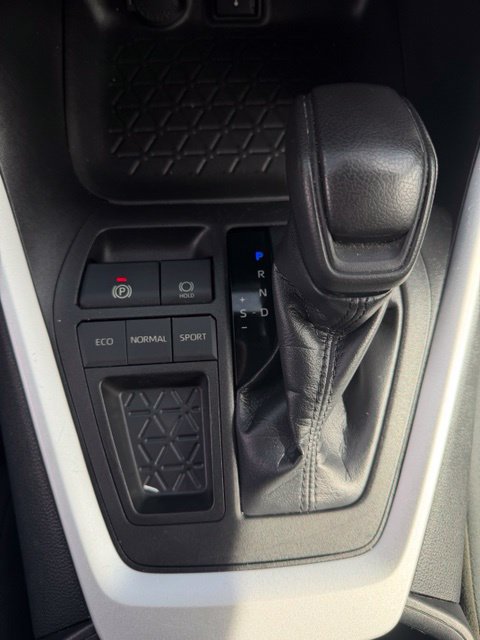 Used 2021 Toyota RAV4 LE FWD image 20