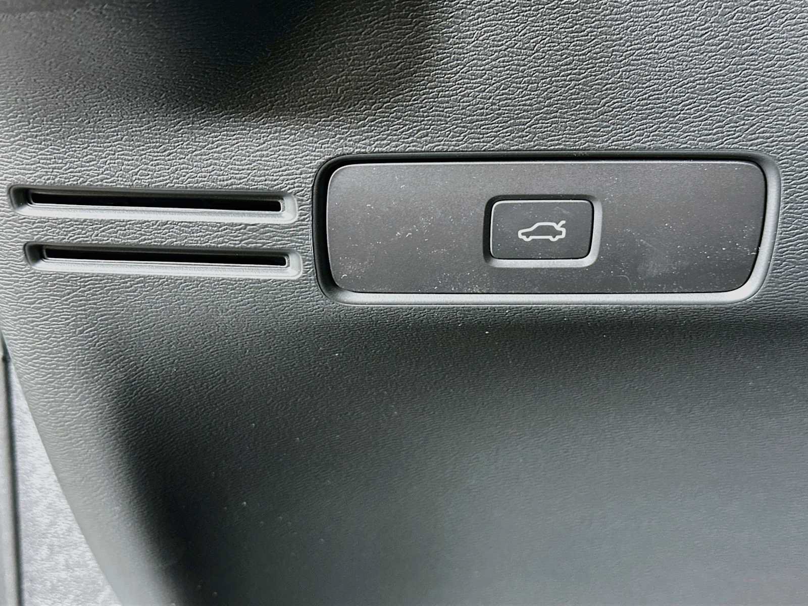 New 2026 Volvo XC40 B5 Ultra AWD/4WD image 10