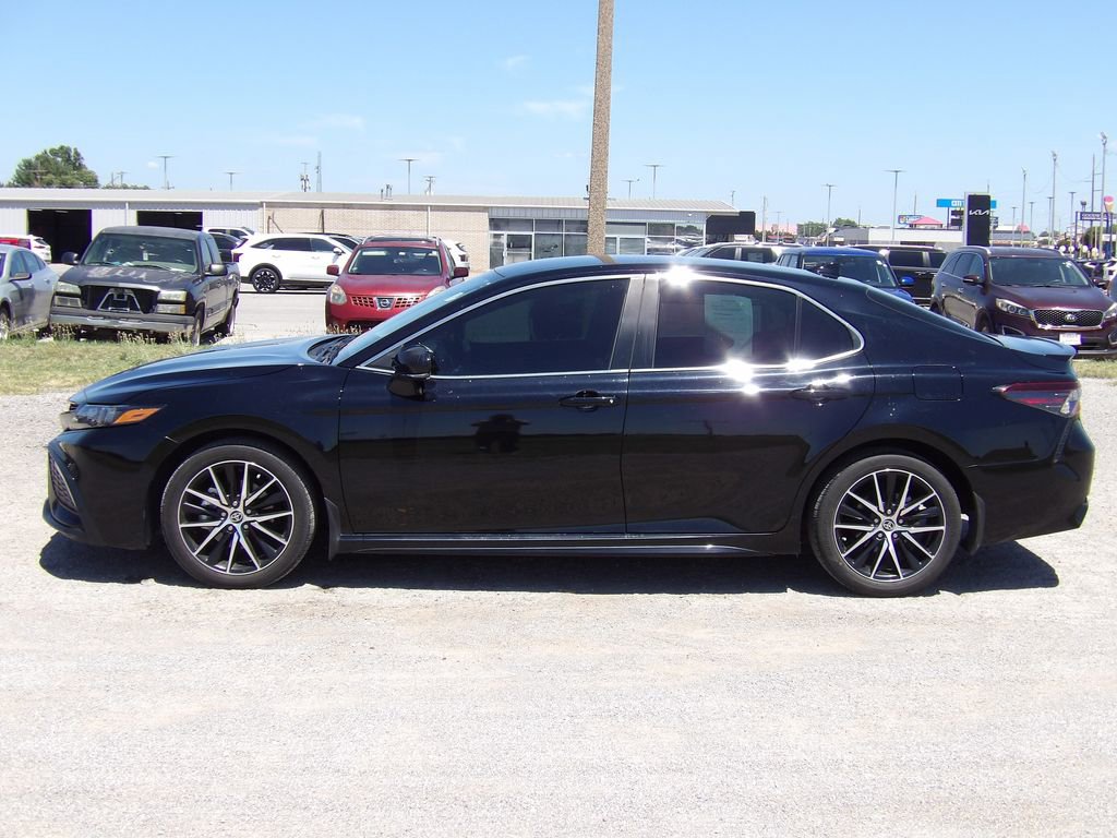 Used 2023 Toyota Camry SE FWD image 1