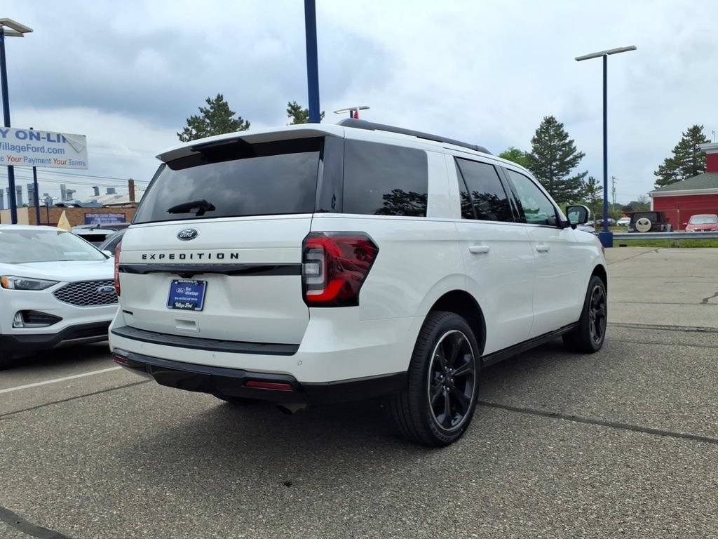Used 2023 Ford Expedition Limited AWD/4WD image 6