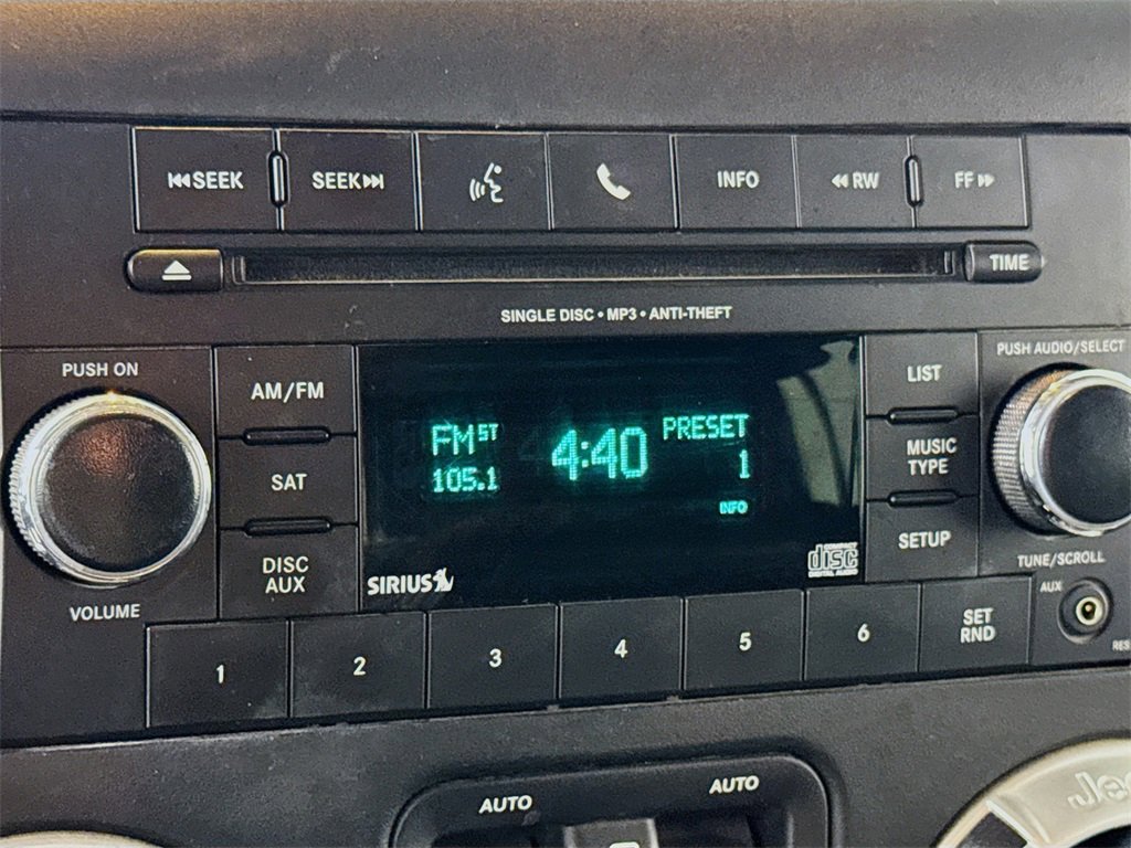 Used 2018 Jeep Wrangler Unlimited Sahara w/ Connectivity Group image 11