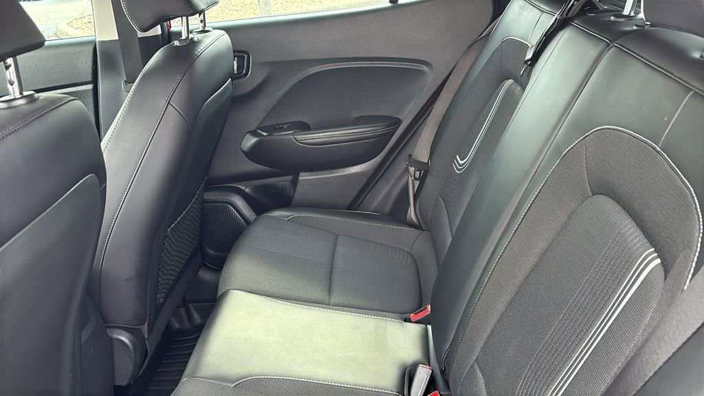 Used 2023 Hyundai Venue Limited image 29