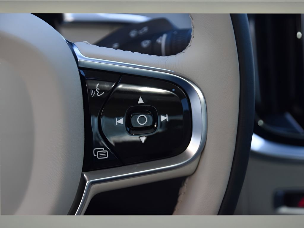 Used 2025 Volvo S60 B5 Plus FWD image 32