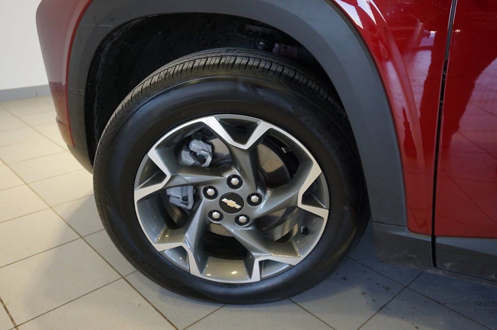 Certified 2025 Chevrolet Trax LT w/ LT Convenience Package image 28