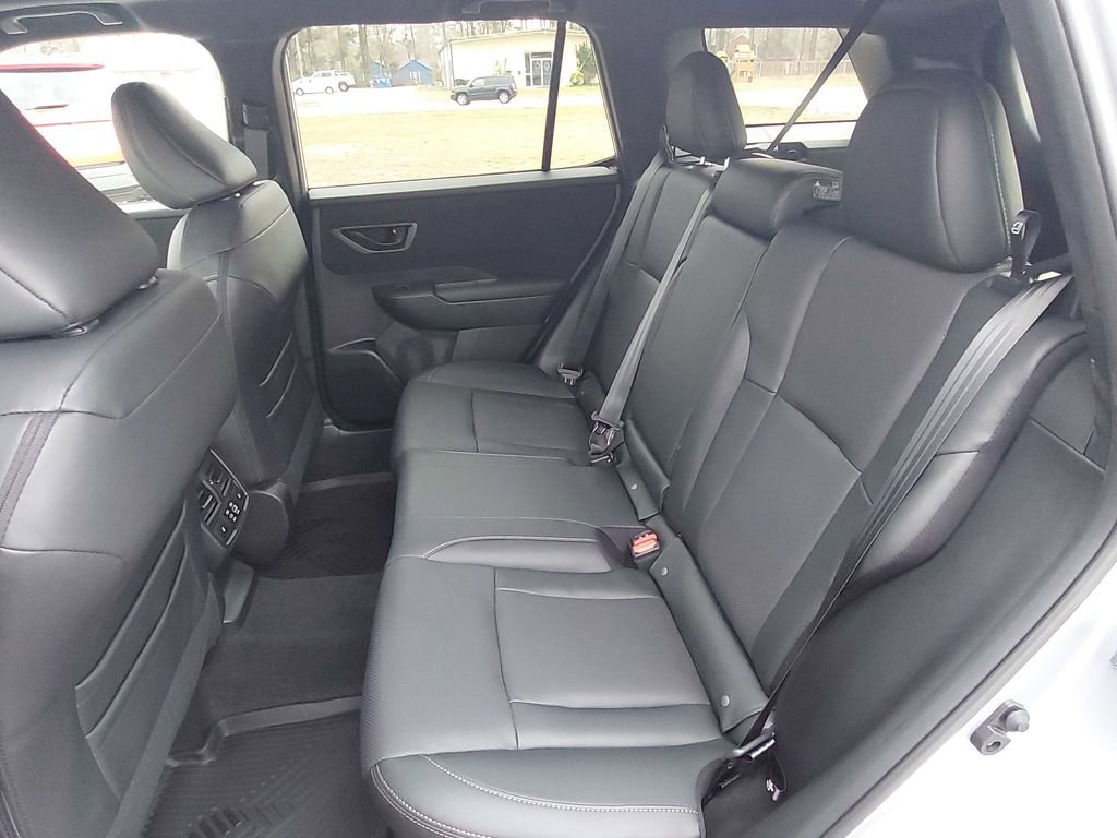 Used 2026 Subaru Outback Limited AWD/4WD image 35