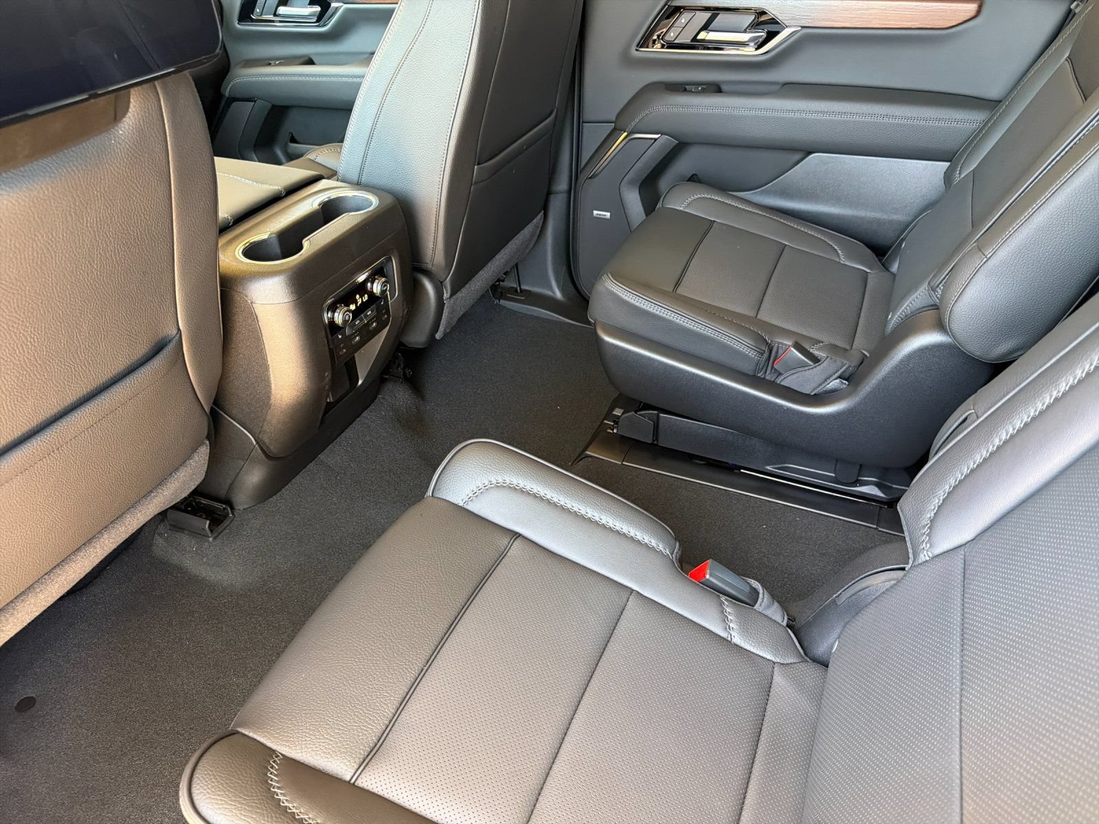 New 2026 GMC Yukon XL Denali w/ Denali Reserve Package AWD/4WD image 12
