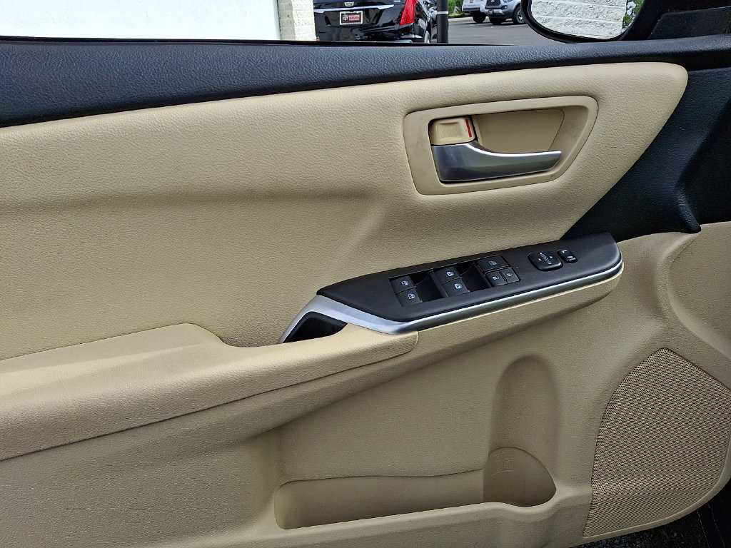 Used 2015 Toyota Camry LE FWD image 13
