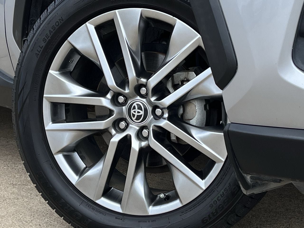 Used 2023 Toyota RAV4 Limited FWD image 29