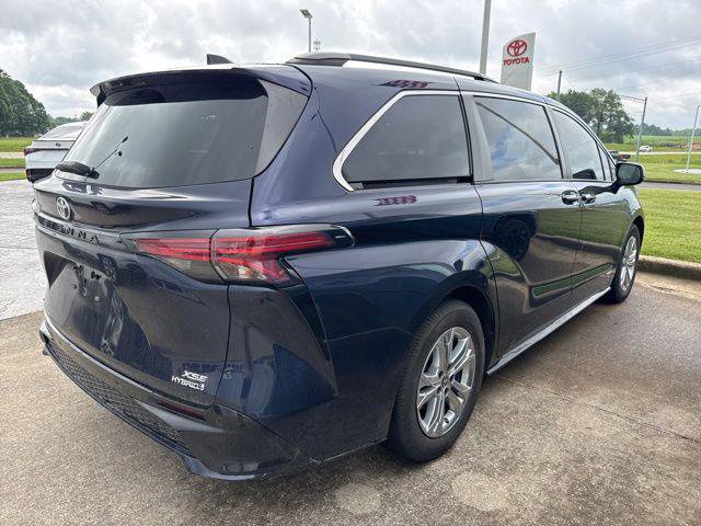 Certified 2021 Toyota Sienna XSE w/ XSE Plus Package AWD/4WD image 8