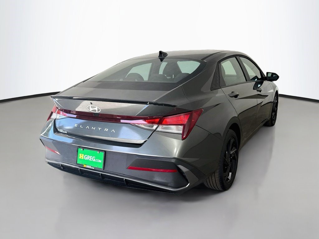 Used 2026 Hyundai Elantra Sport FWD image 10