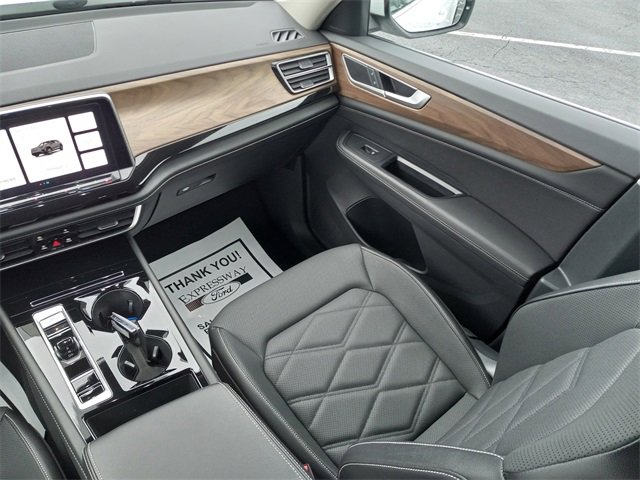 Used 2025 Volkswagen Atlas SE image 18