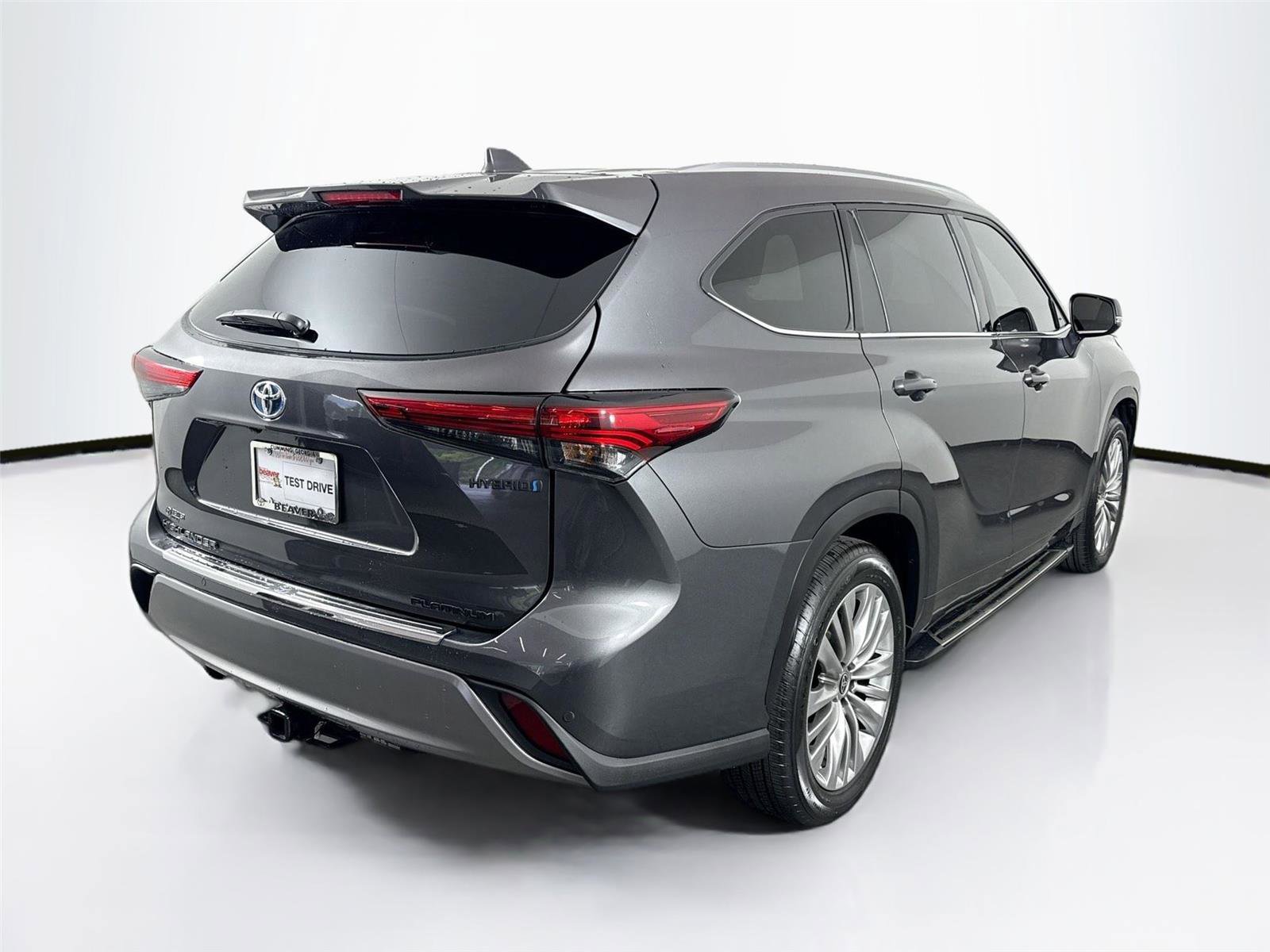 Used 2022 Toyota Highlander Platinum FWD image 2