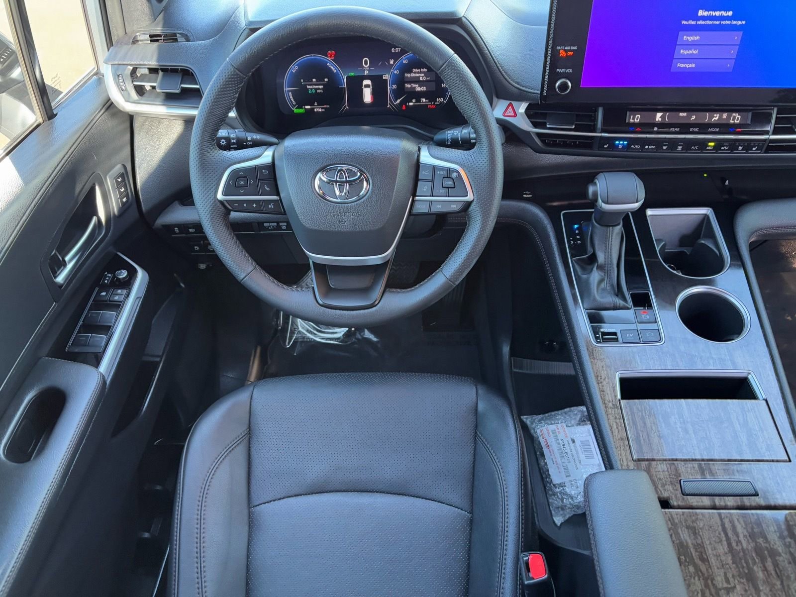 Used 2025 Toyota Sienna Limited image 15