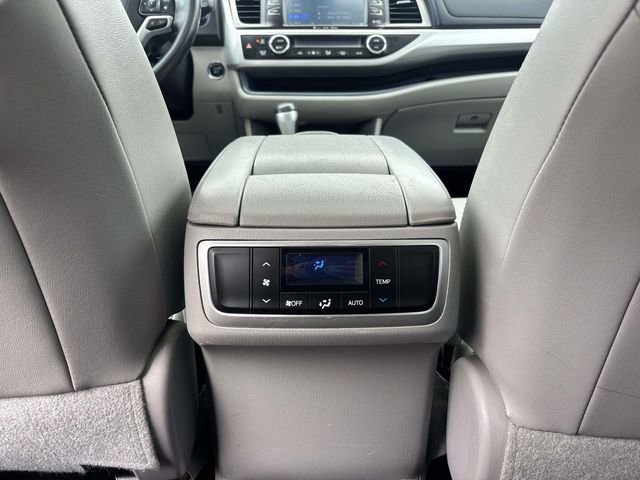 Used 2018 Toyota Highlander XLE image 12